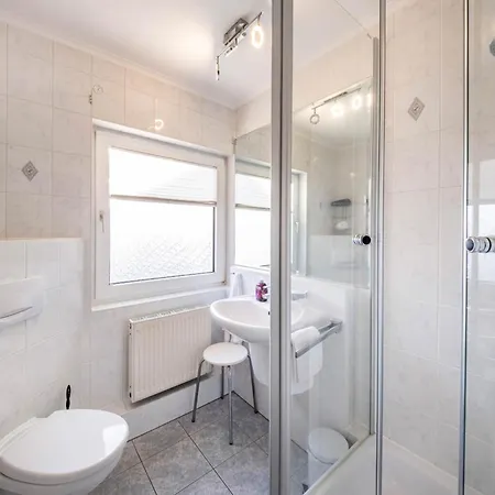 Haus Alleestrasse 1 Бюзум